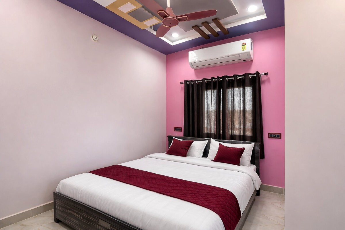 AC room at Hotel Lakeside Cherlapally Hyderabad - TV WiFi Geyser
