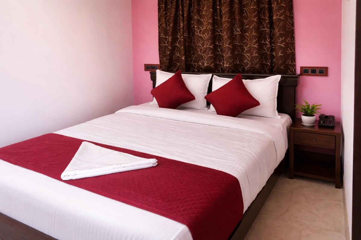 Non-AC room at Hotel Lakeside Cherlapally Hyderabad - WiFi Geyser